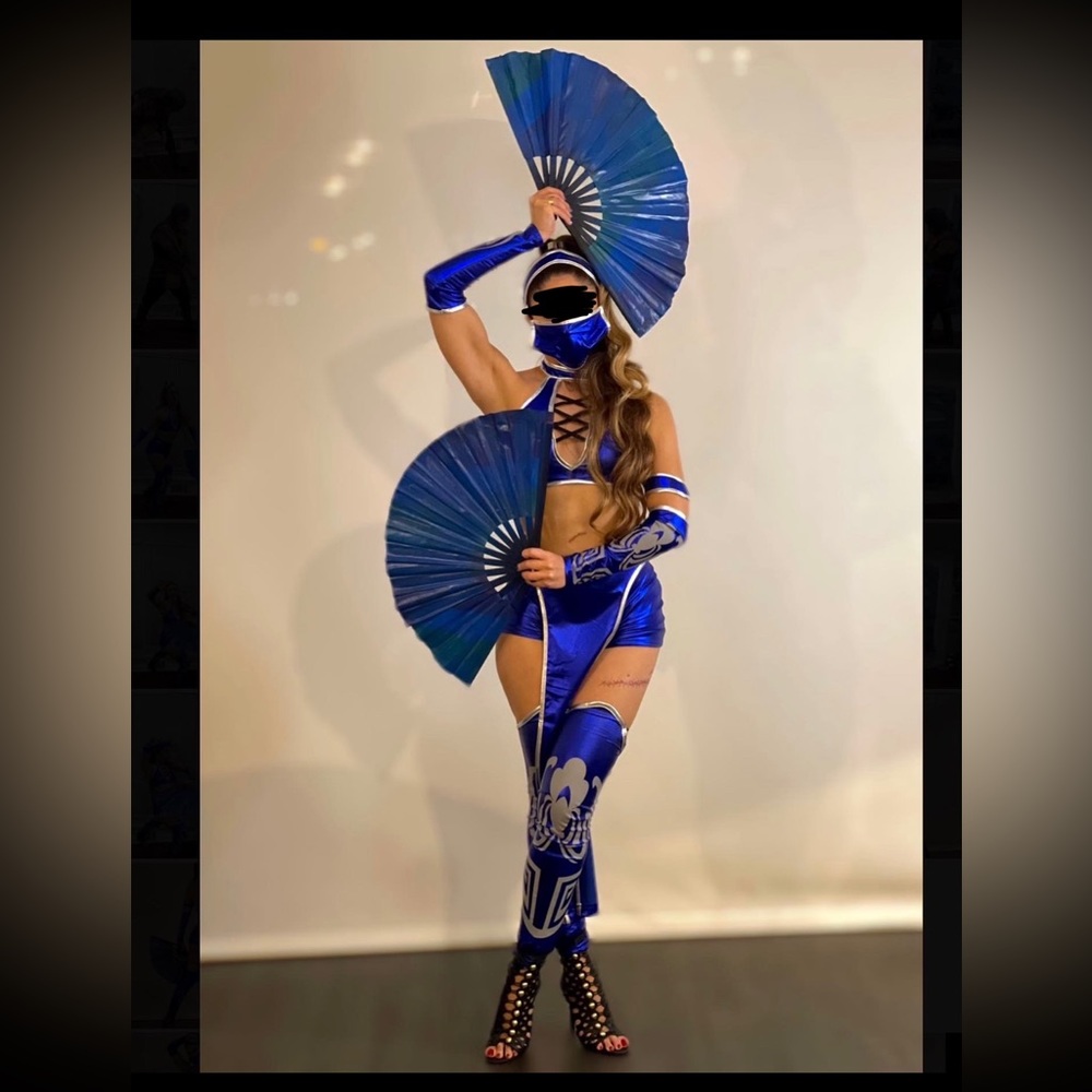 Adult Mortal Kombat Kitana costume in Xsmall